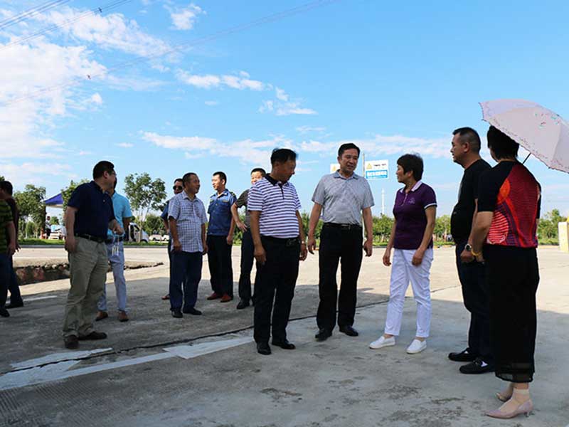 市領(lǐng)導(dǎo)來(lái)?？疾? title=